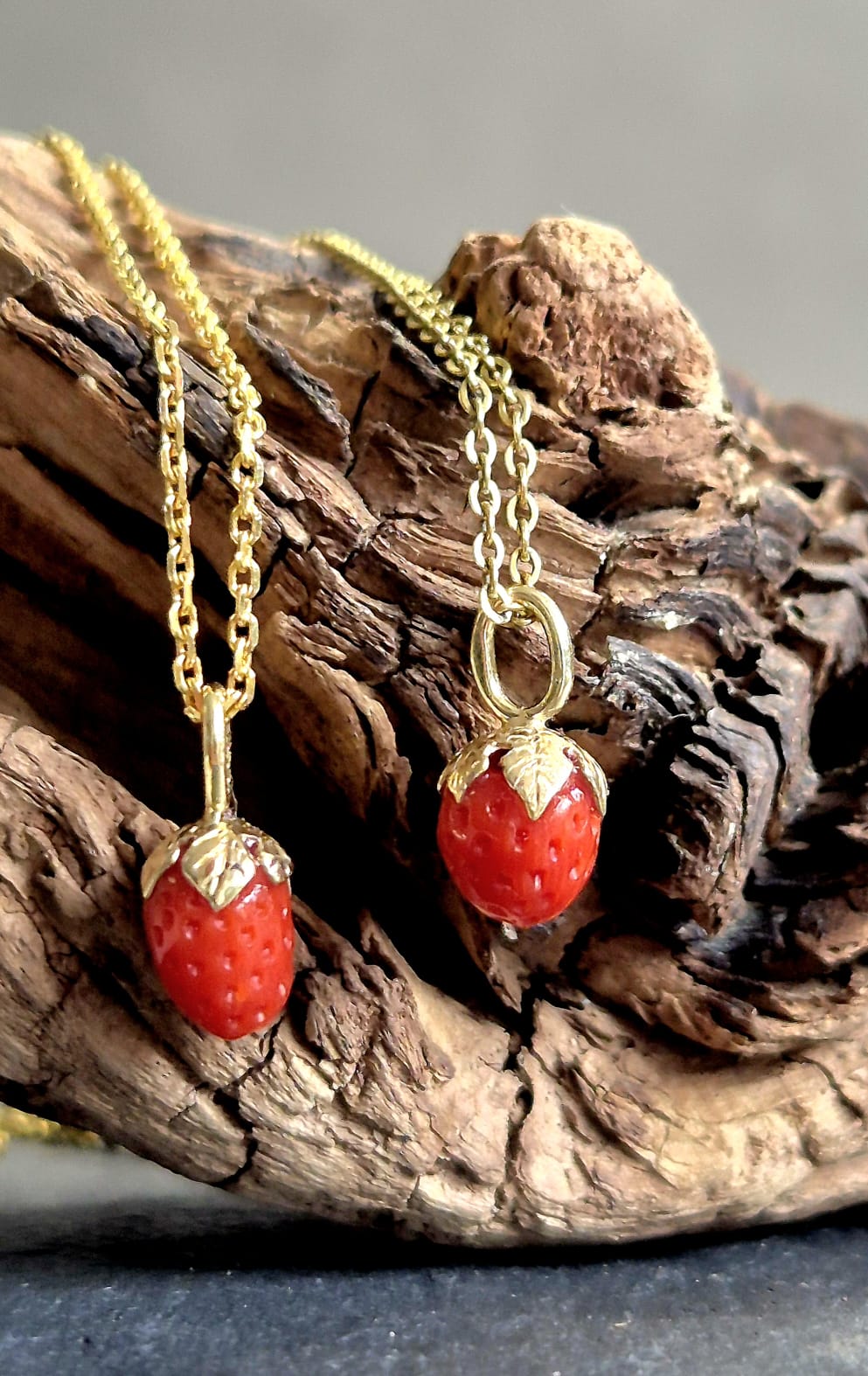 Kettenanhänger mit Korallen, 585 Gelbgold